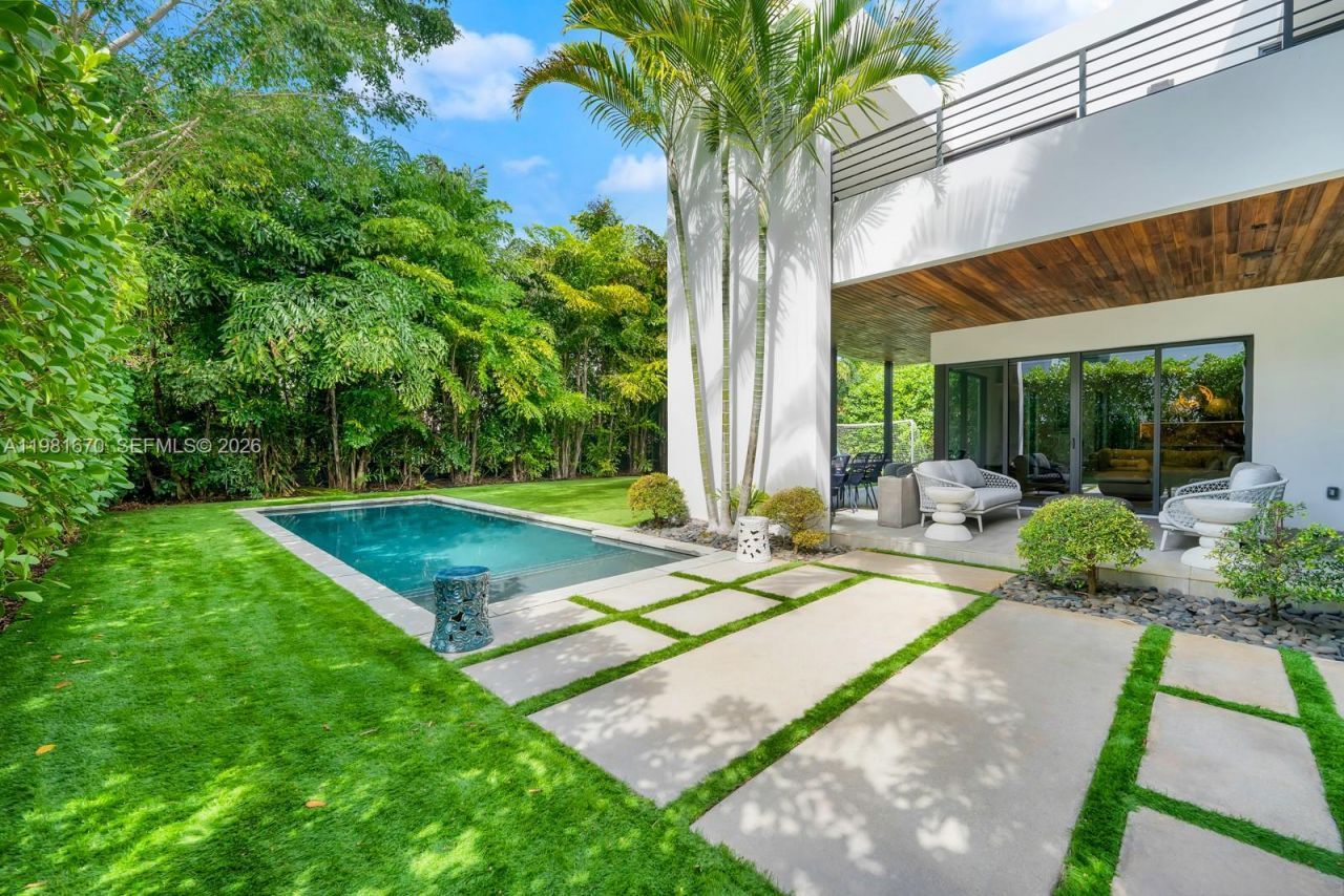 7900 SW 54th Ave , Miami, FL 33143 Photo