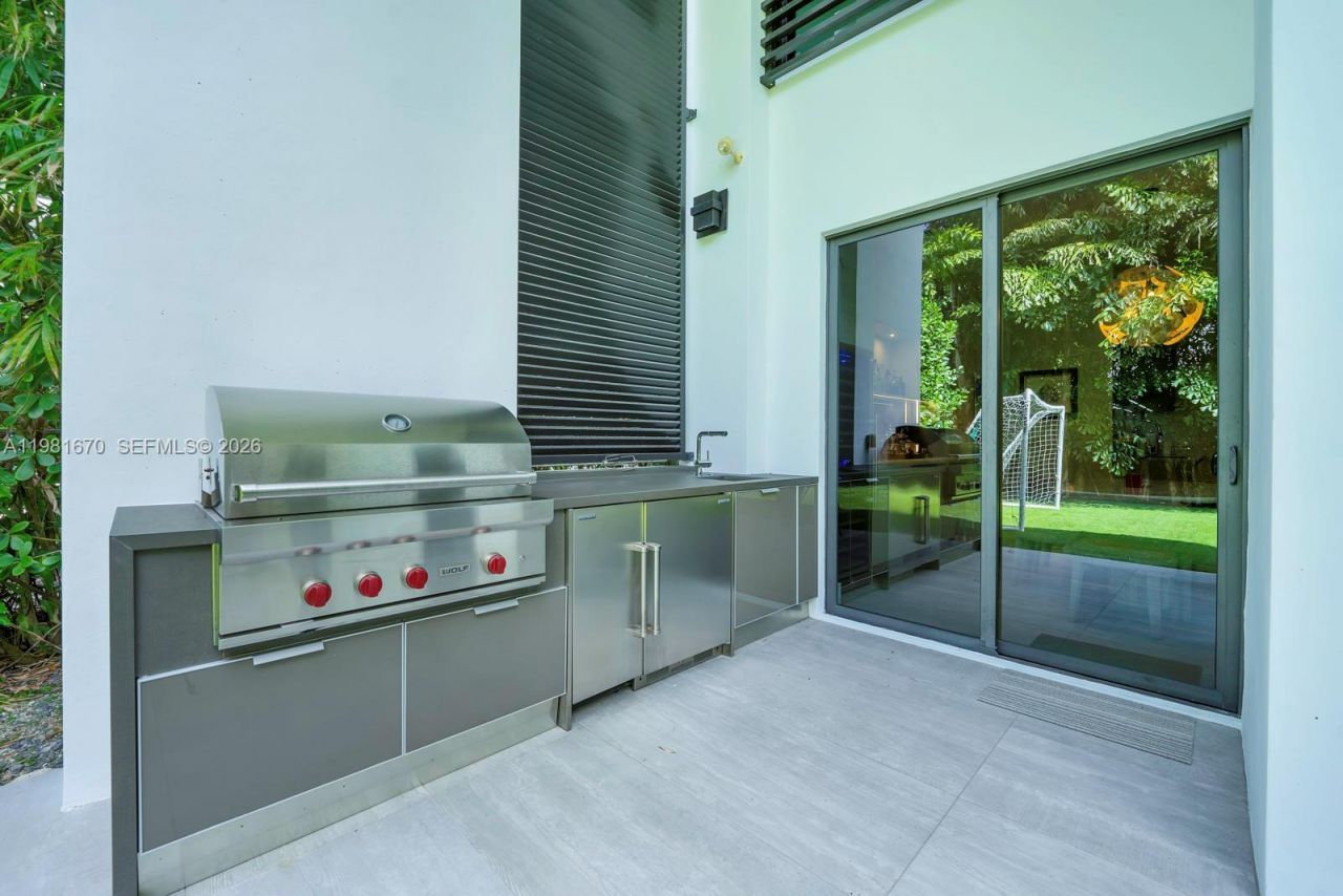 7900 SW 54th Ave , Miami, FL 33143 Photo