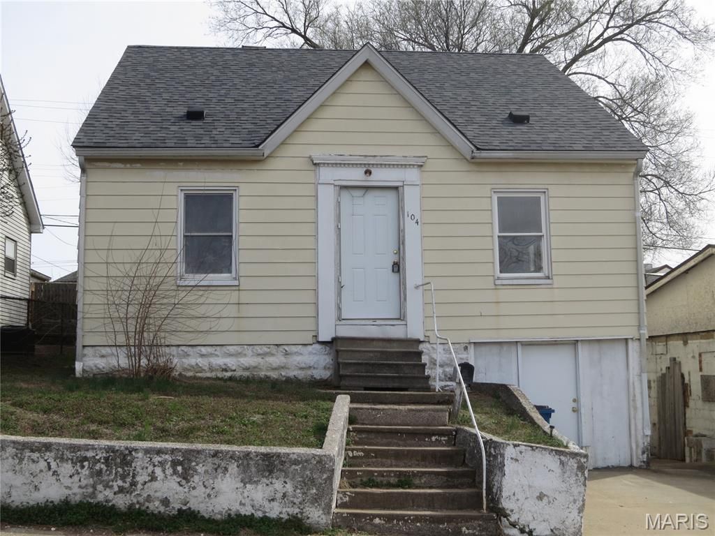 104 N Pence Street, East Alton, IL 62024 Main Photo