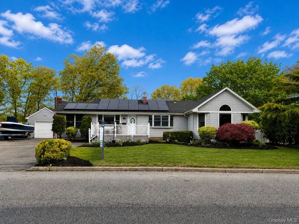 98 Fawn Lane E, South Setauket, NY 11720