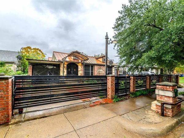 606 W Pembroke Avenue, Dallas, TX 75208