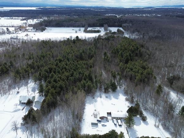 83 Hyde Road, Grand Isle, VT 05458