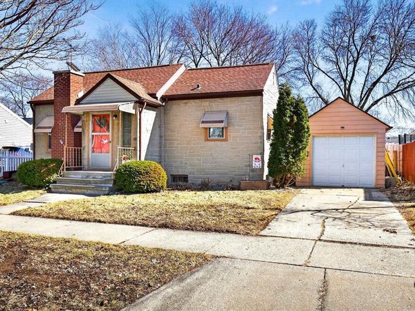 1108 N GILLETT STREET, Appleton, WI 54914