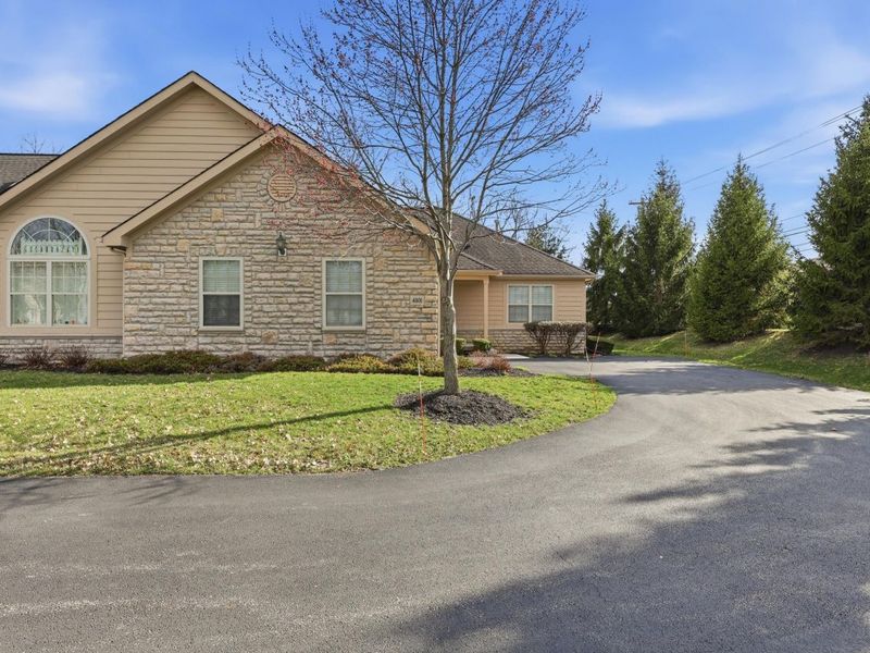 4801 Rays Circle SW, Dublin, OH 43016 Photo 2