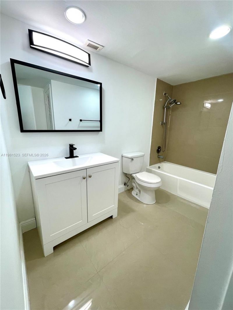 19390 Collins Ave , Unit 316, Sunny Isles Beach, FL 33160 Photo