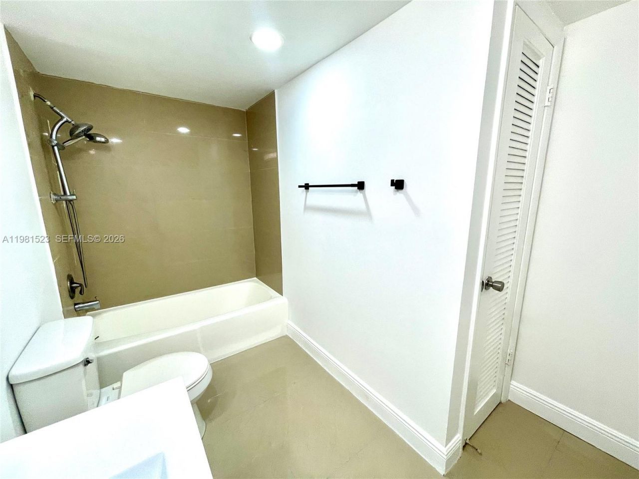 19390 Collins Ave , Unit 316, Sunny Isles Beach, FL 33160 Photo