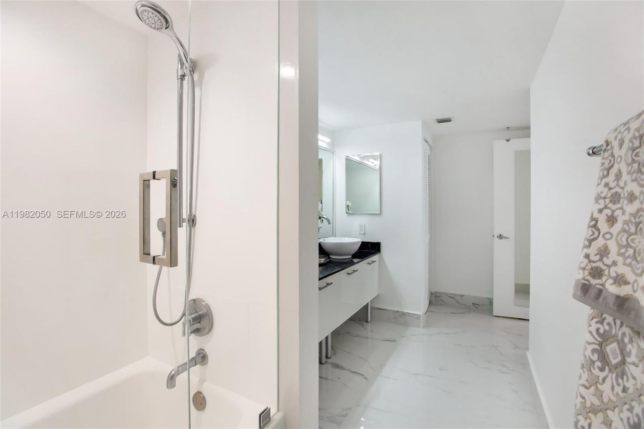 41 SE 5th St, Unit 2109, Miami, FL 33131 Photo