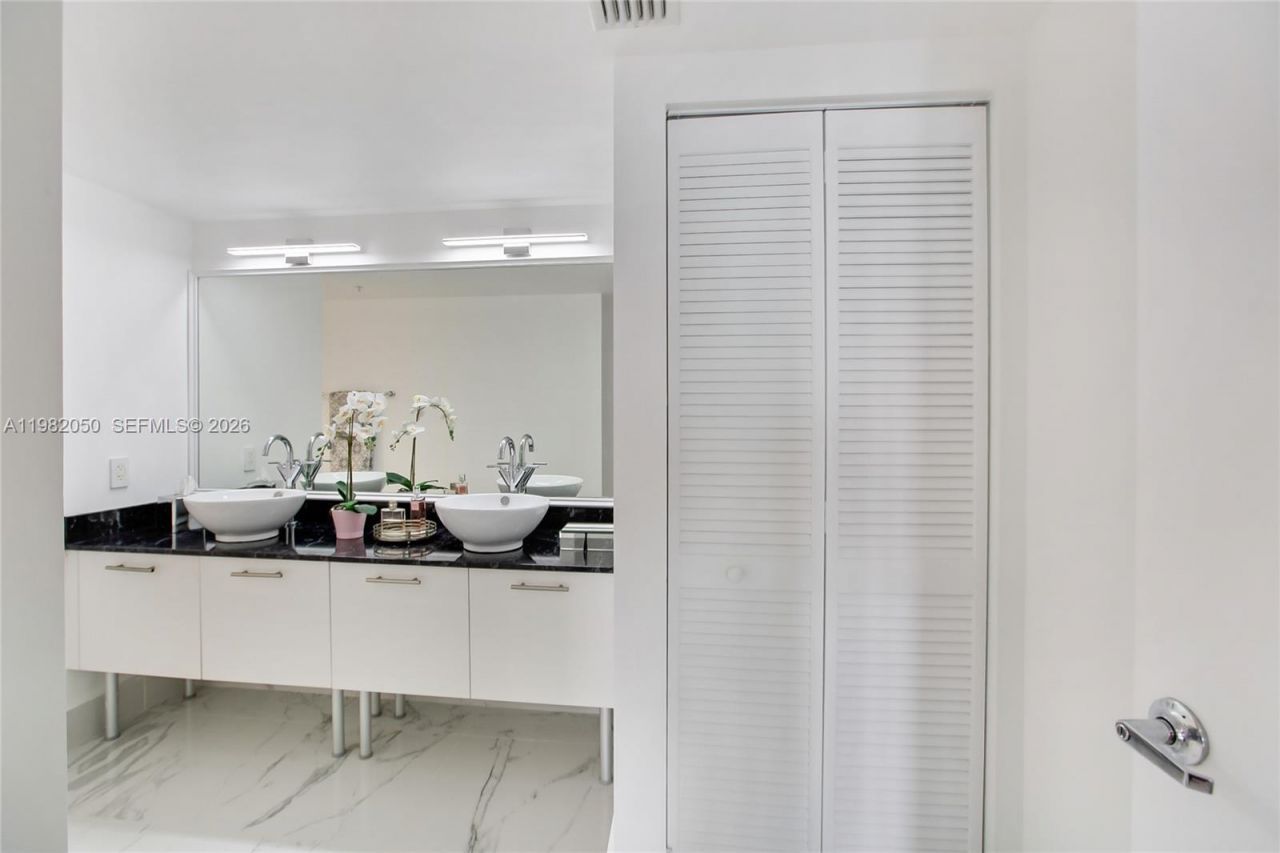 41 SE 5th St, Unit 2109, Miami, FL 33131 Photo