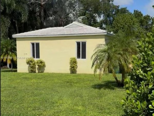1015 NE 112th St, Biscayne Park, FL 33161