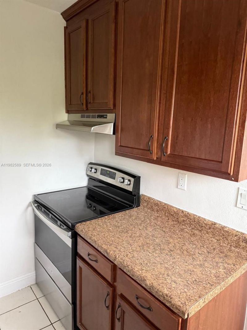 1015 NE 112th St, Biscayne Park, FL 33161 Photo