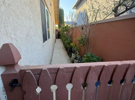 558 Cedarwood Ct, Los Banos, CA 93635 Photo