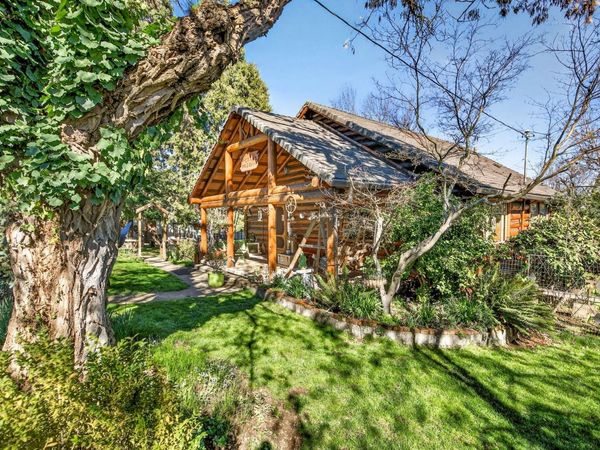 645 E California Street, Jacksonville, OR 97530