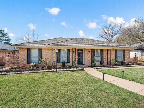 2021 Mountainview Drive, Hurst, TX 76054