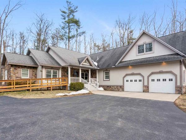 6530 Link Boulevard, Indian River, MI 49749