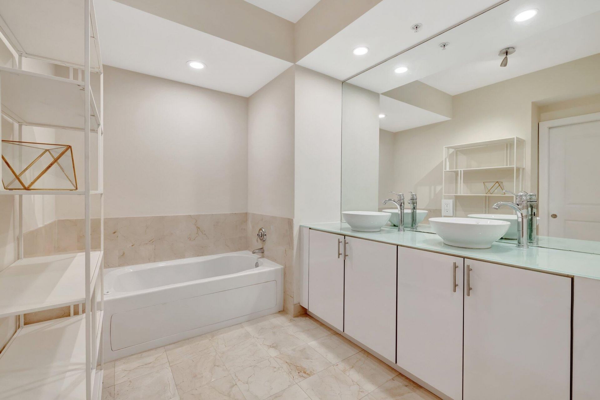 315 NE 3rd Avenue, Unit 1505, Fort Lauderdale, FL 33301 Photo