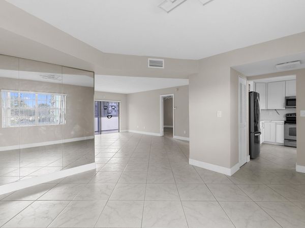 4141 NW 44th Avenue, Unit 224, Lauderdale Lakes, FL 33319