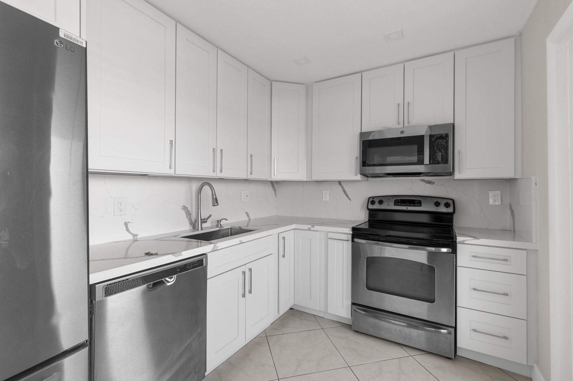 4141 NW 44th Avenue, Unit 224, Lauderdale Lakes, FL 33319 Photo