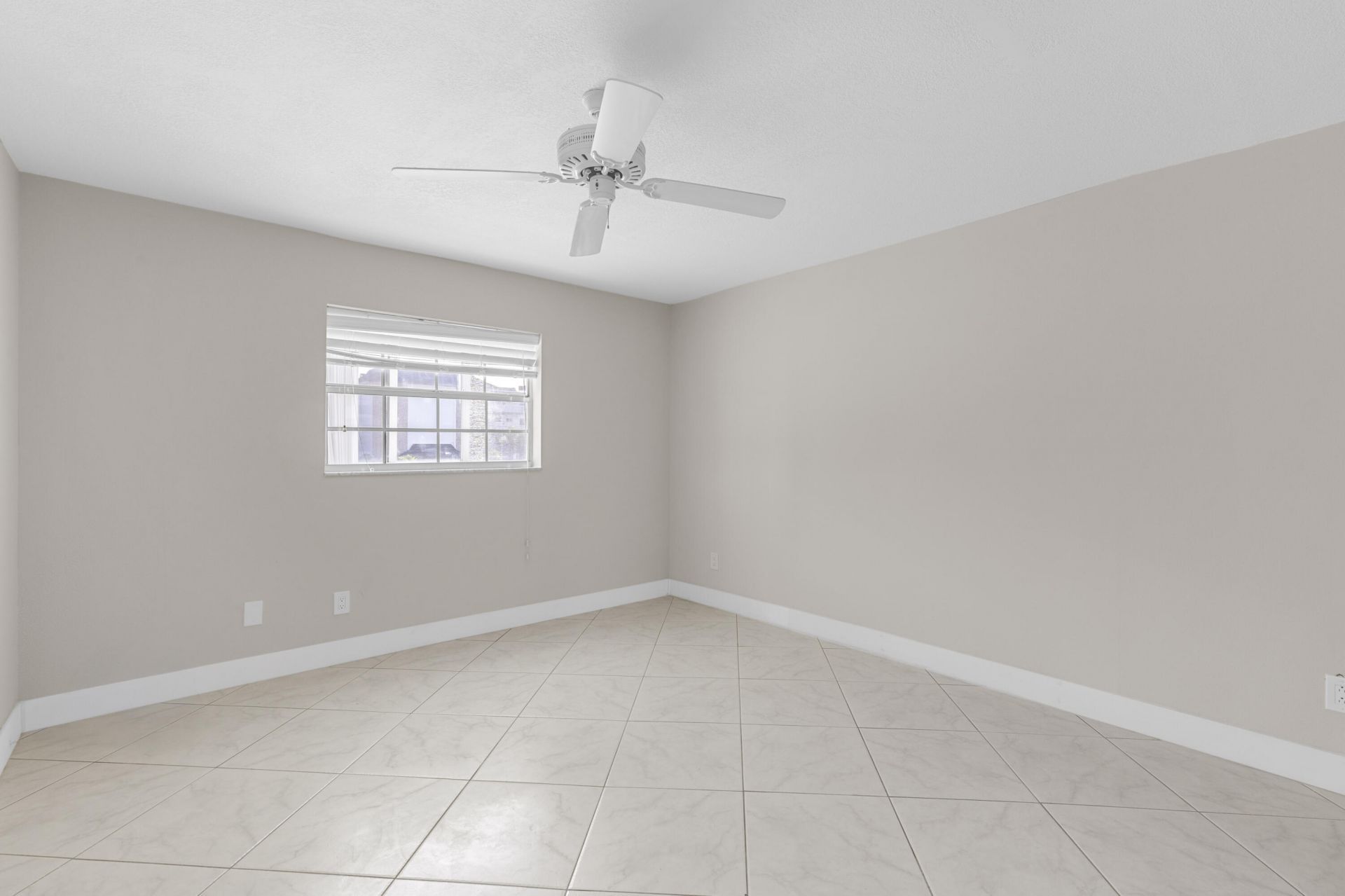 4141 NW 44th Avenue, Unit 224, Lauderdale Lakes, FL 33319 Photo
