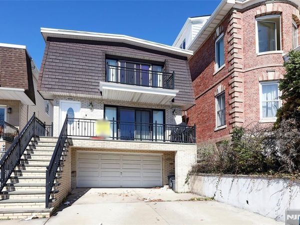 1021 JFK Blvd E, WEEHAWKEN, NJ 07086