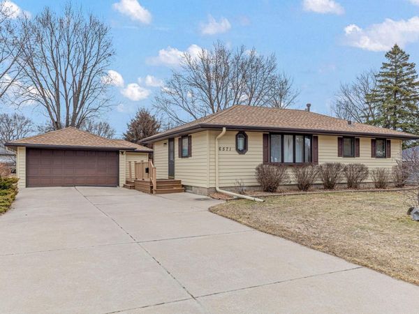 6571 3rd Street Court N, Oakdale, MN 55128