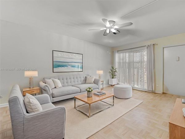 2050 NE 39th St, Unit W212, Lighthouse Point, FL 33064