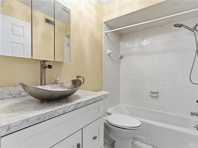 792 Pine Needles Drive, Centerville, OH 45458 Photo 11