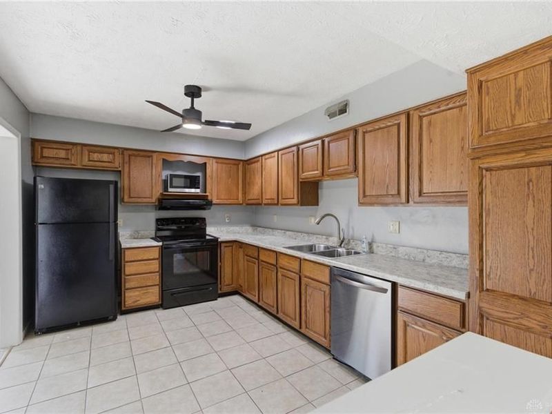 792 Pine Needles Drive, Centerville, OH 45458 Photo 19