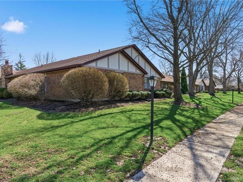 792 Pine Needles Drive, Centerville, OH 45458 Photo 3