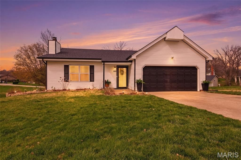 680 Lakewood Drive, Lake Saint Louis, MO 63367 Main Photo