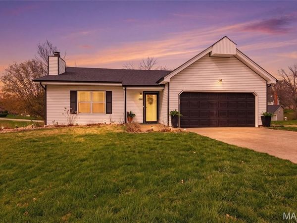 680 Lakewood Drive, Lake St Louis, MO 63367
