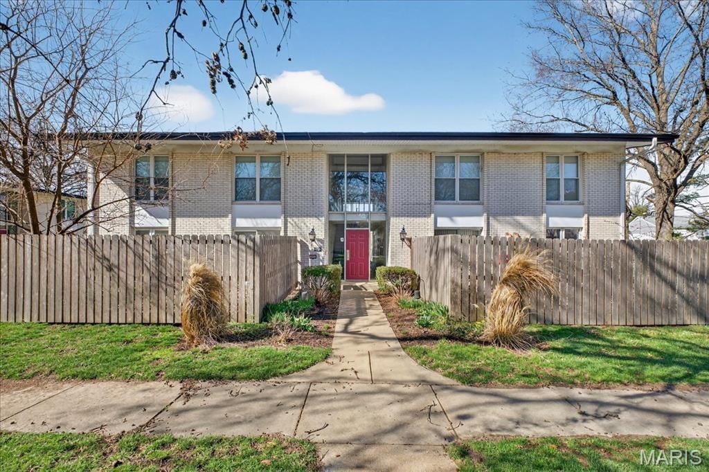 10457 Briarbend Drive, Unit 8, Saint Louis, MO 63146 Main Photo
