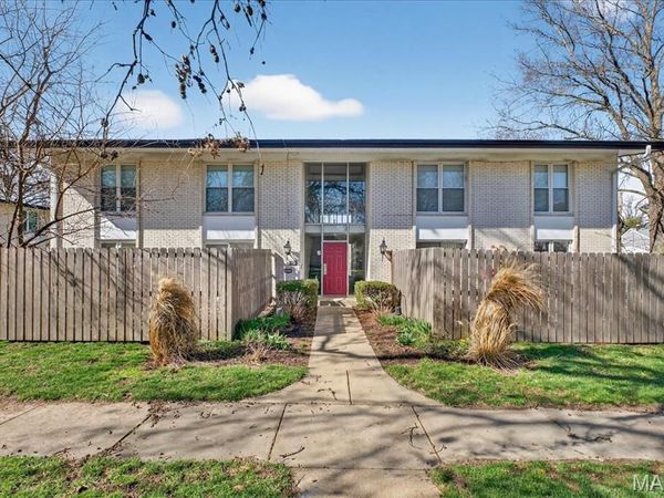 10457 Briarbend Drive, Unit 8, St Louis, MO 63146