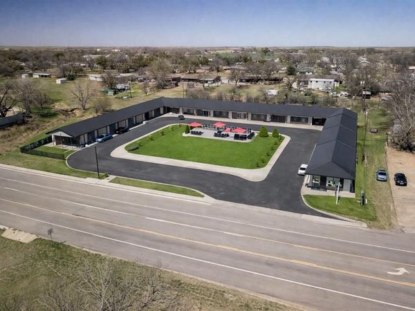 904 W California Street, Seymour, TX 76380