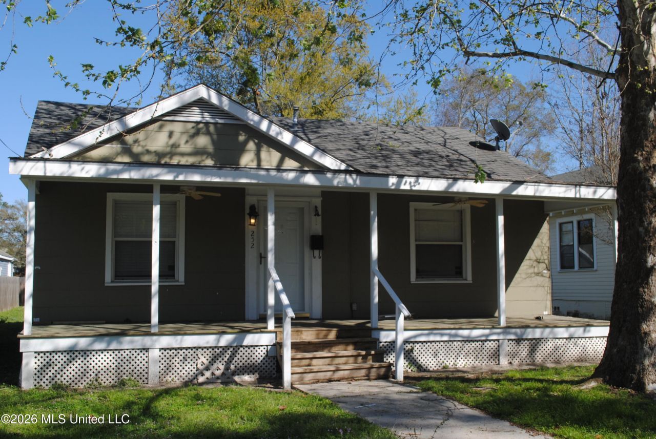 252 Seal Avenue, Biloxi, MS 39530 Main Photo