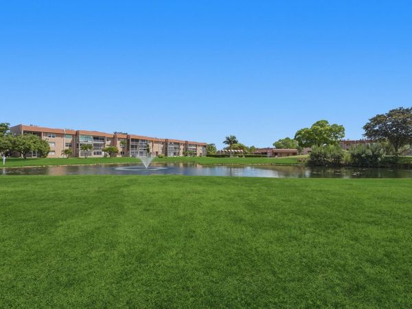 9861 Sunrise Lakes Boulevard, Unit 101, Sunrise, FL 33322