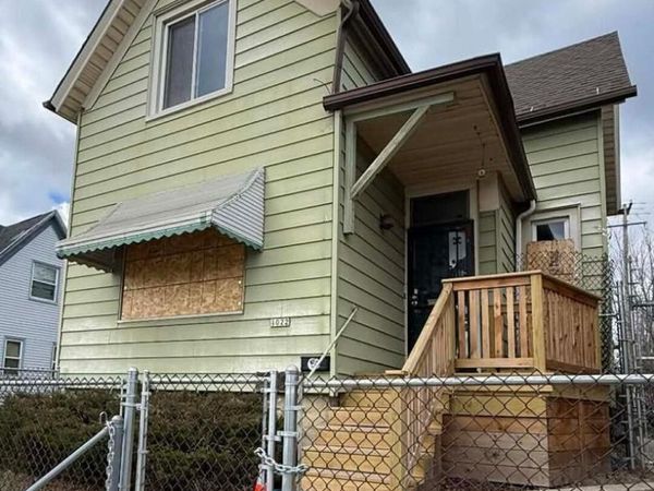 1022 W North AVENUE, Milwaukee, WI 53205