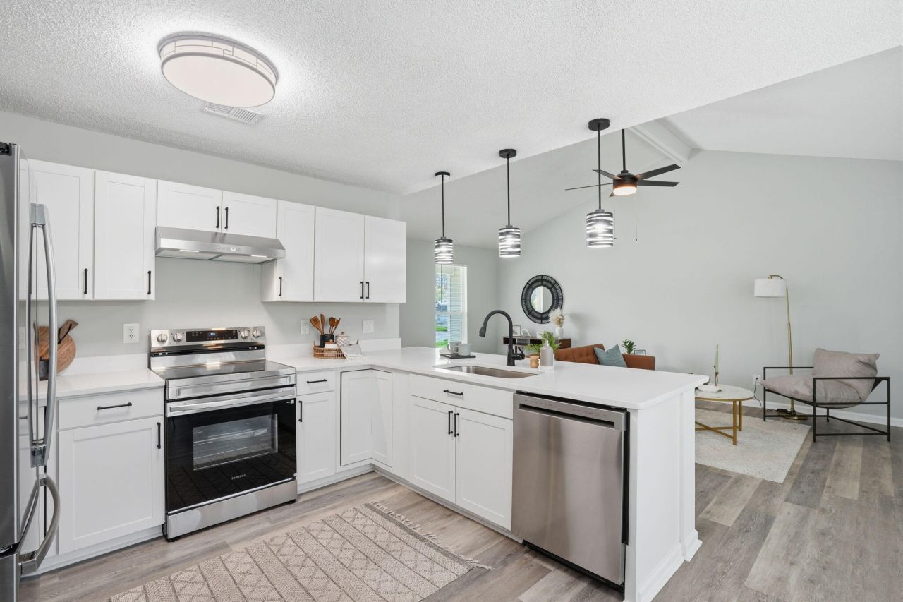 121 University Drive Photo 11