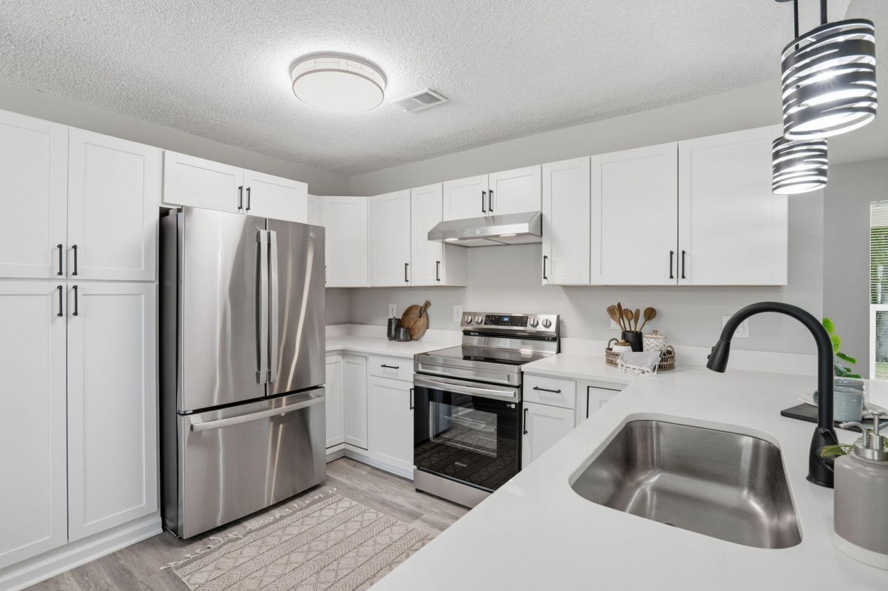 121 University Drive Photo 12