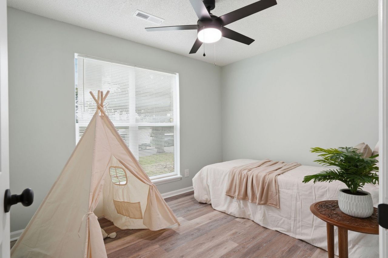 121 University Drive Photo 15