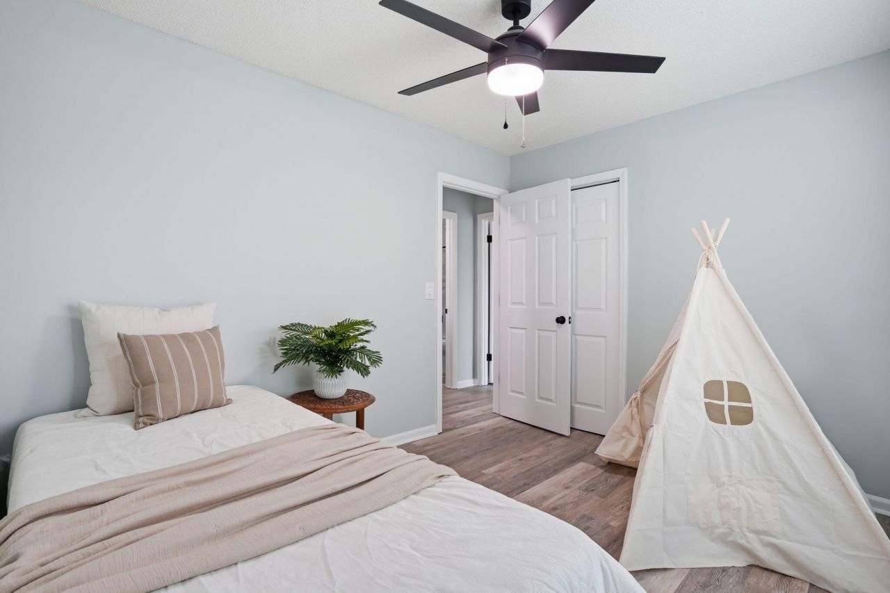 121 University Drive Photo 16