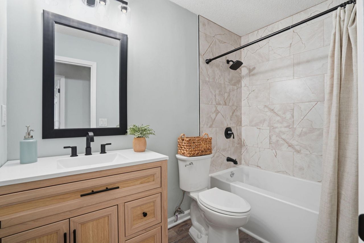 121 University Drive Photo 19