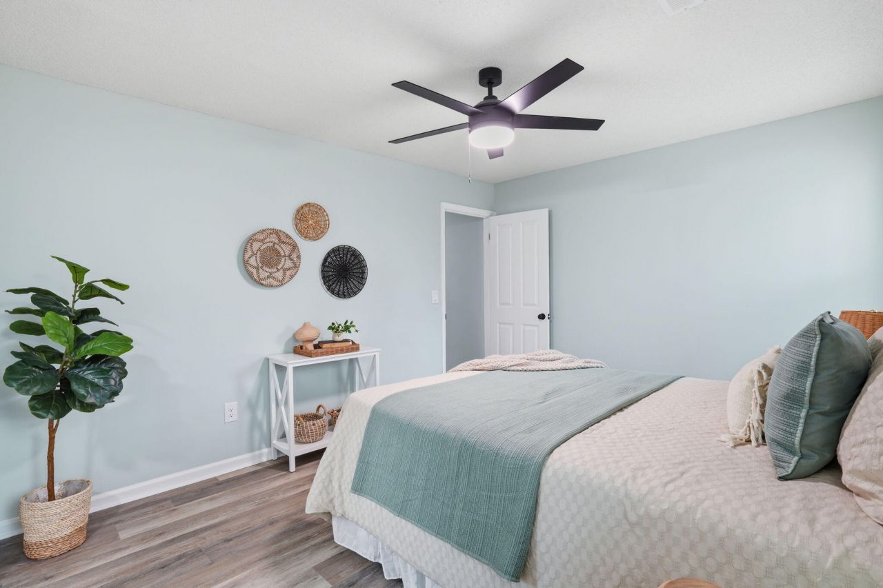 121 University Drive Photo 22