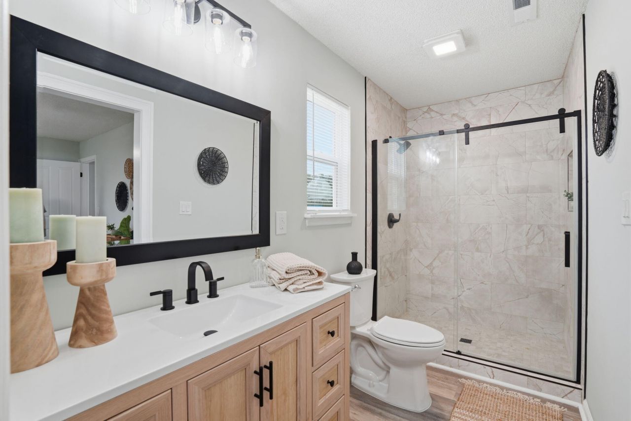 121 University Drive Photo 23