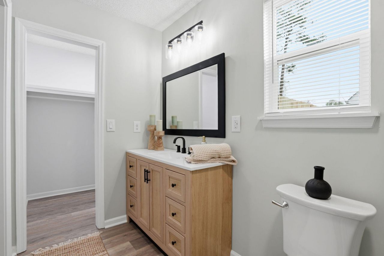 121 University Drive Photo 24