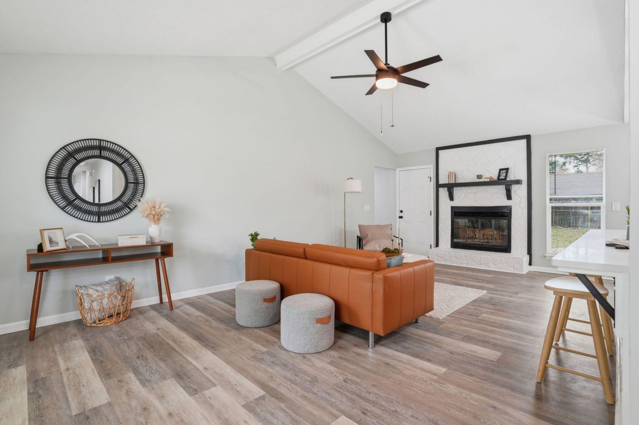 121 University Drive Photo 7