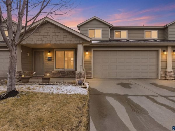 2907 E Fieldstone Pl, Sioux Falls, SD 57108