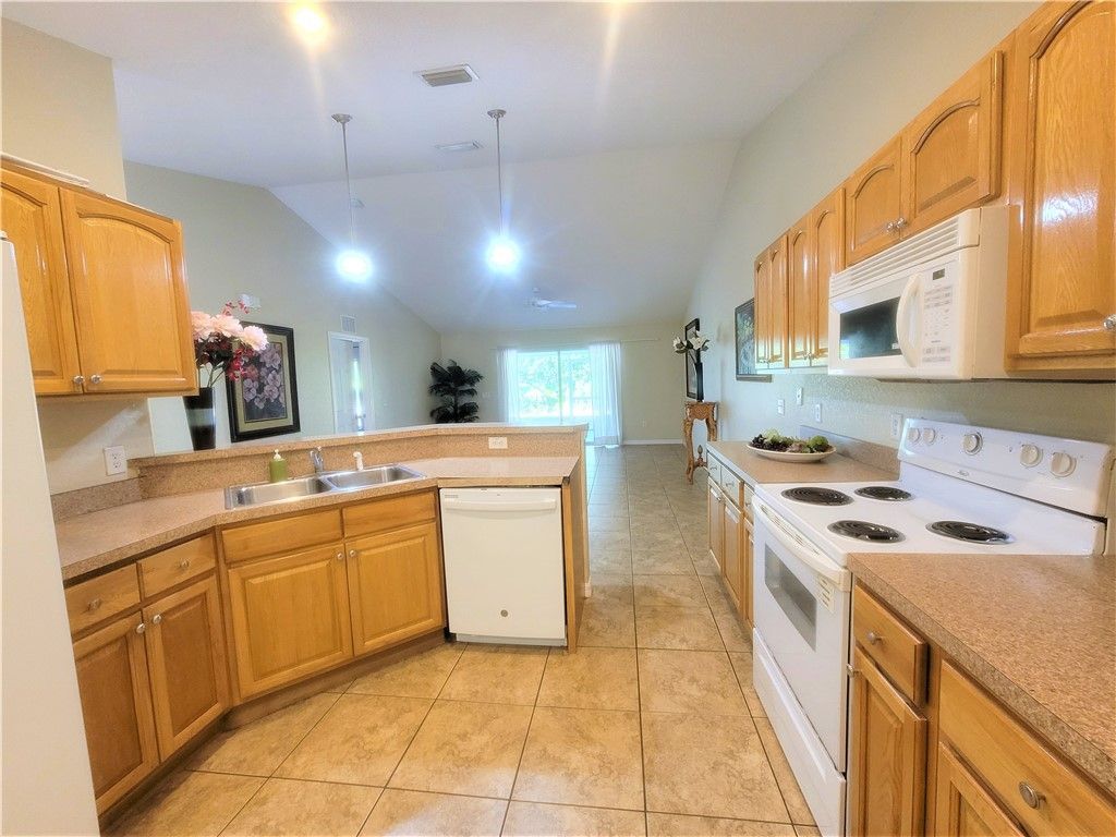 11124 Hotchkiss Drive, Unit A, Sebastian, FL 32958 Photo