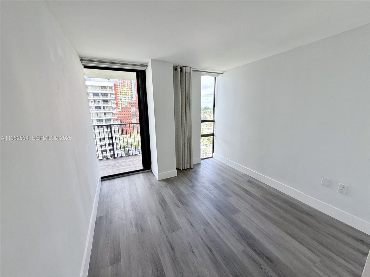 1450 Brickell Bay Dr , Unit 1405, Miami, FL 33131 Photo