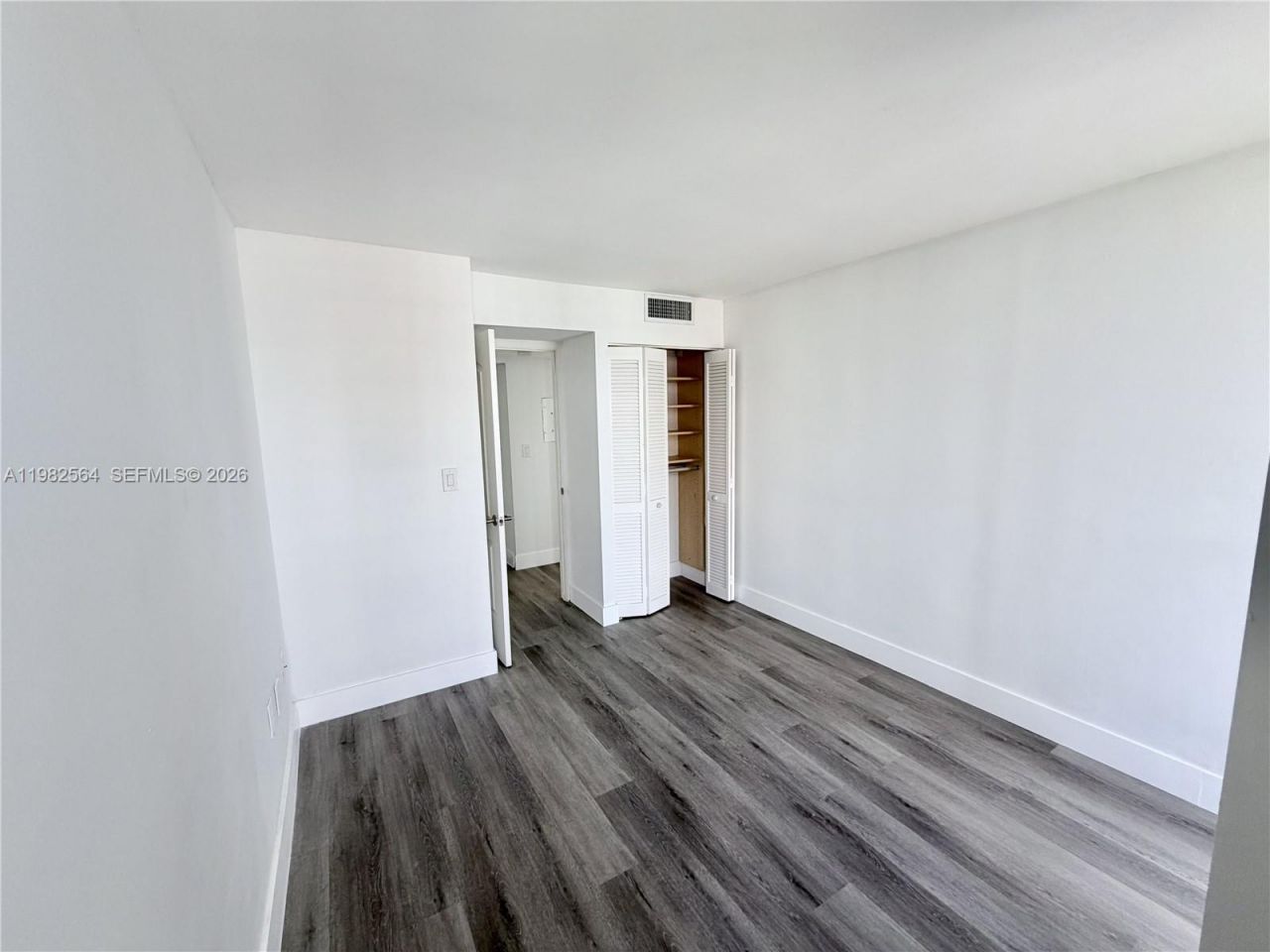 1450 Brickell Bay Dr , Unit 1405, Miami, FL 33131 Photo