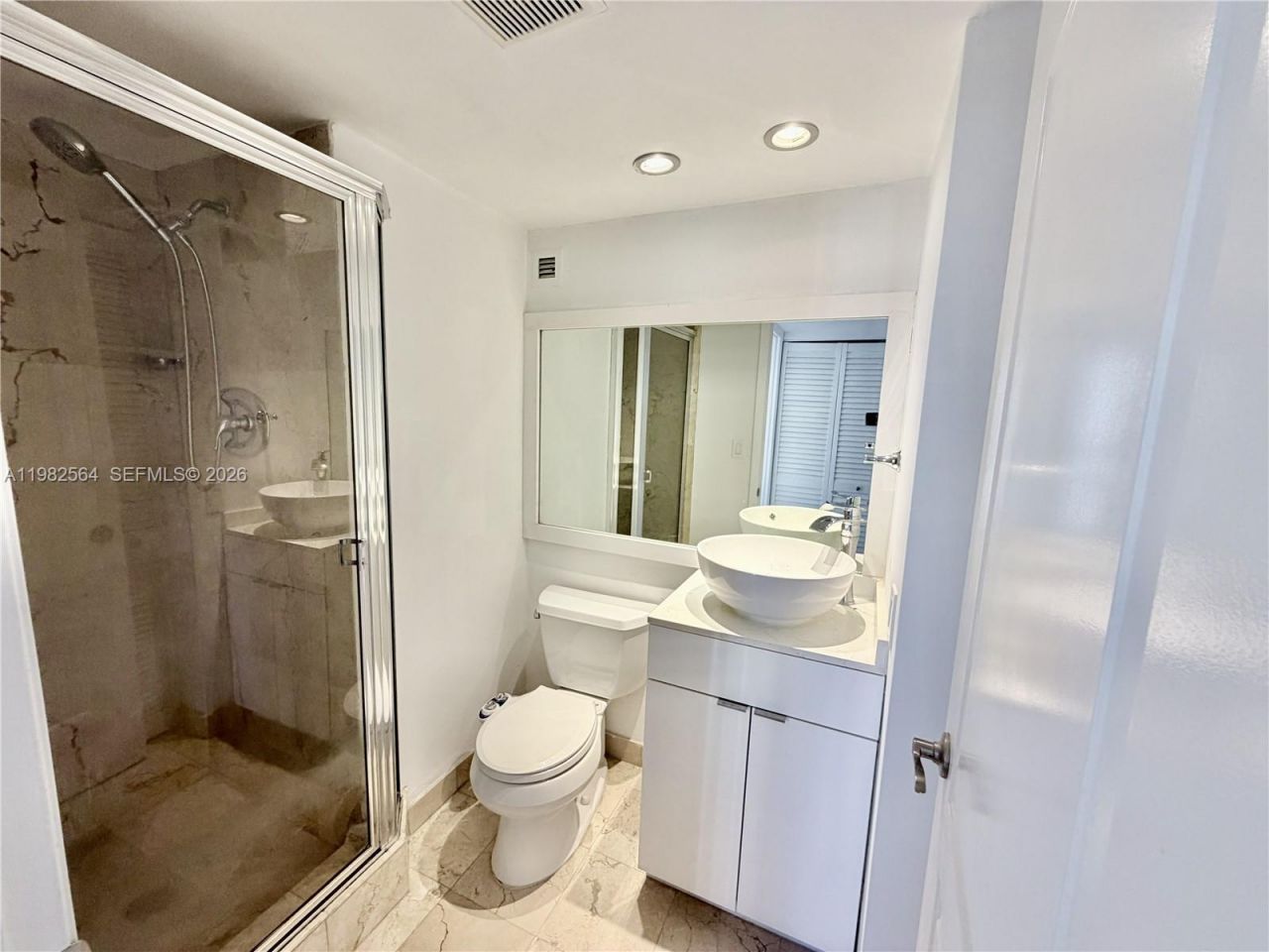 1450 Brickell Bay Dr , Unit 1405, Miami, FL 33131 Photo